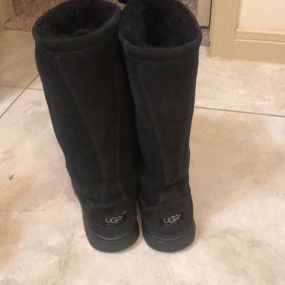 Women’s uggs - Picture 1 of 4